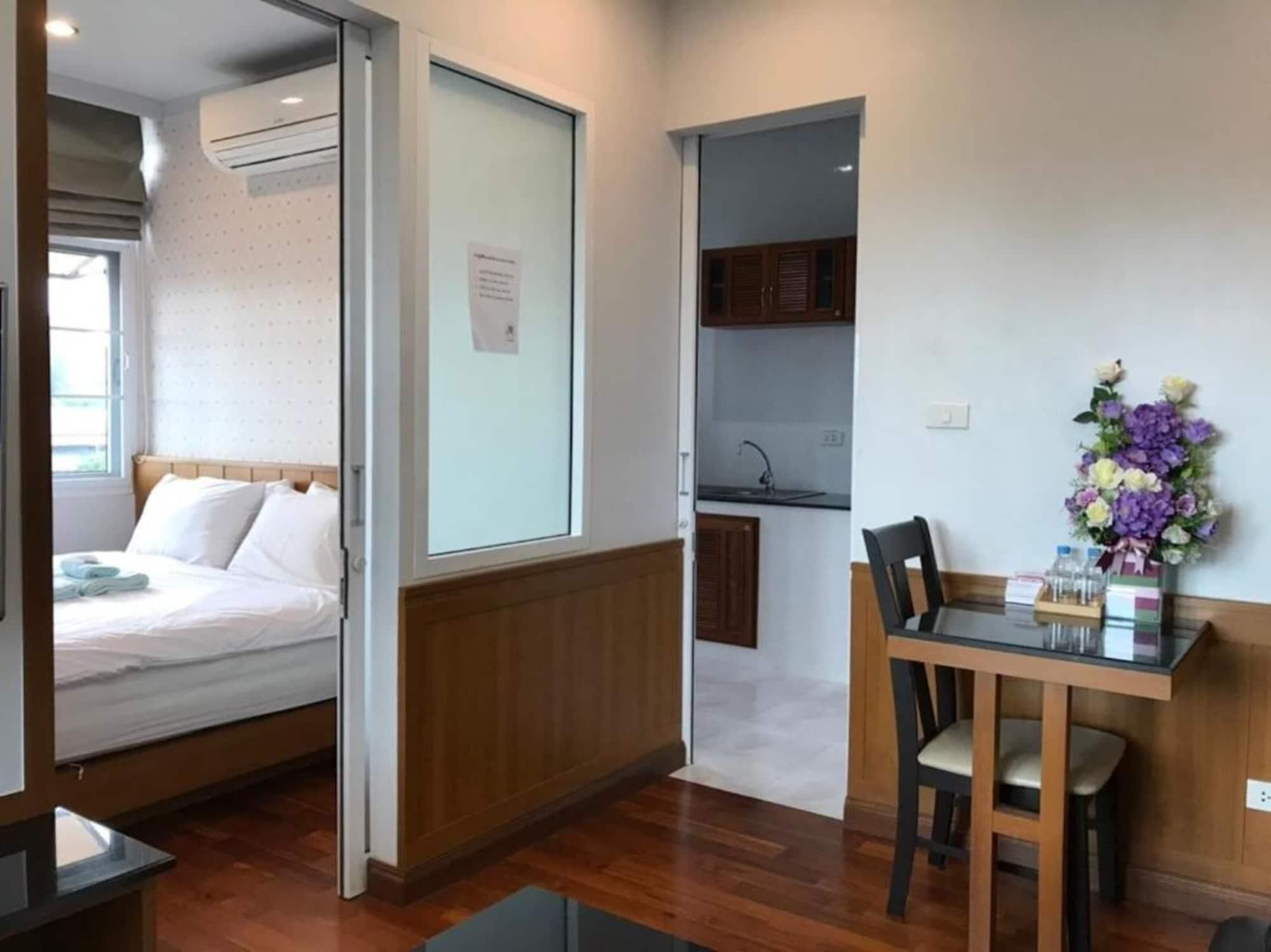 Rollaway beds (surcharge), WiFi (free), bed sheets