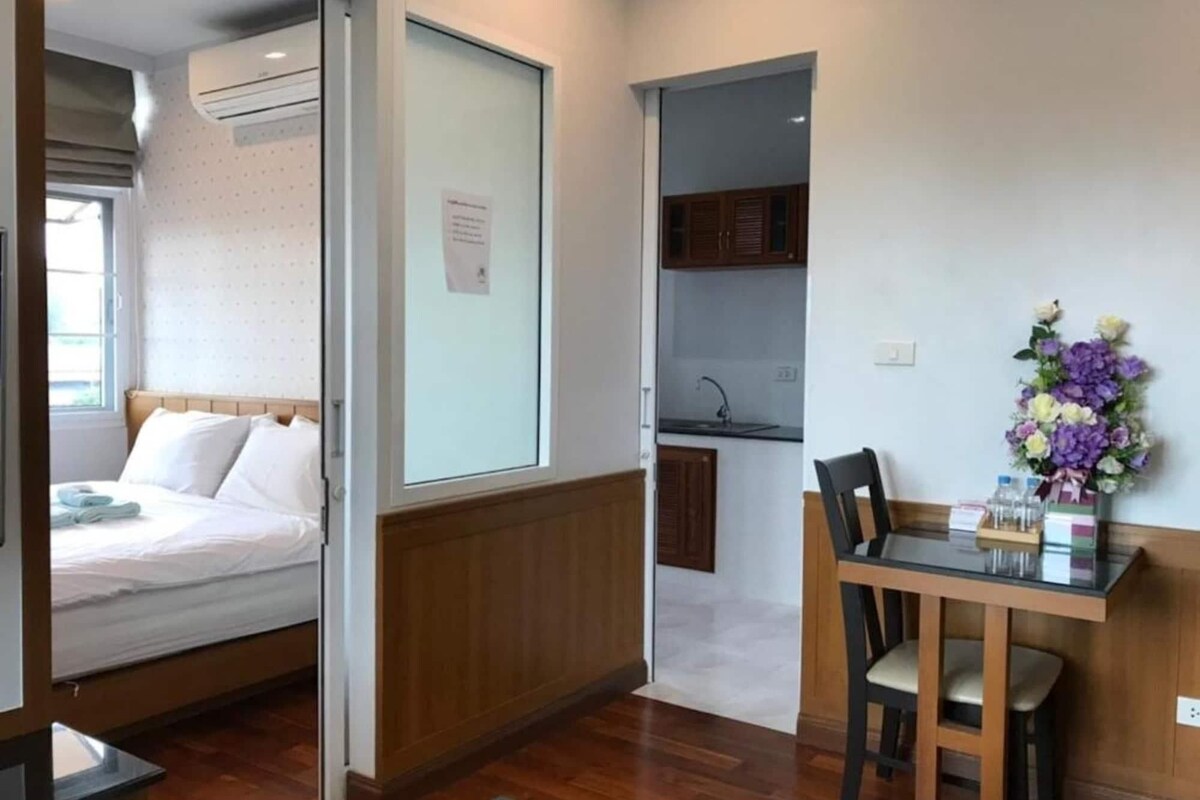Rollaway beds (surcharge), WiFi (free), bed sheets