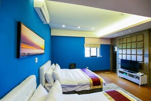 Standard Quadruple Room (201) | Desk, blackout drapes, rollaway beds, free WiFi