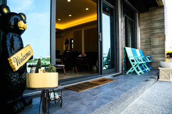 Exterior detail - Mulu-Hotel (Magong)