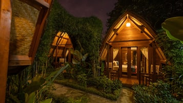 Classic Cottage | Individually decorated, individually furnished, desk, soundproofing