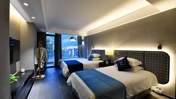 1 bedroom, desk, blackout curtains, free WiFi