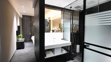 Deluxe Double Room, River View | Bathroom | Shower, free toiletries, hair dryer, bathrobes