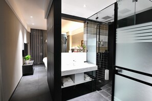 Deluxe Double Room, River View | Bathroom - Dreamhouse (Hangzhou)