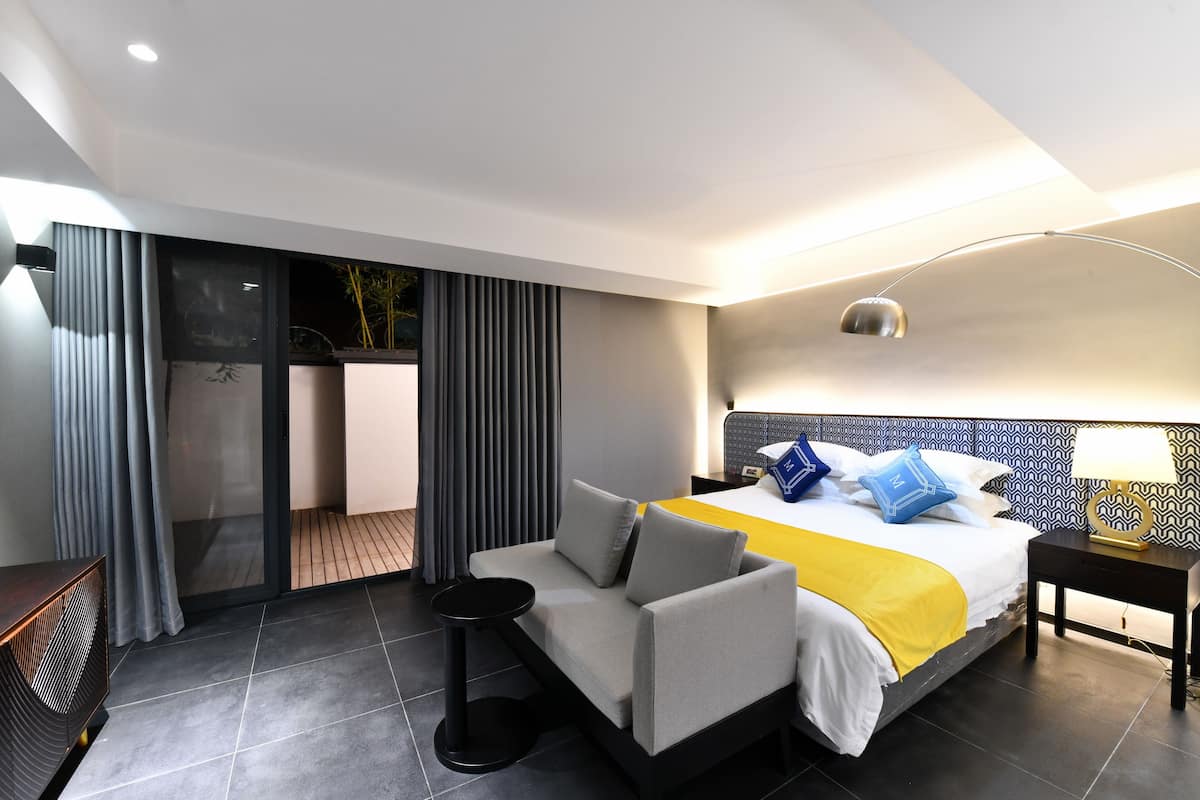 Superior Double Room, Mountain View | 1 bedroom, desk, blackout curtains, free WiFi