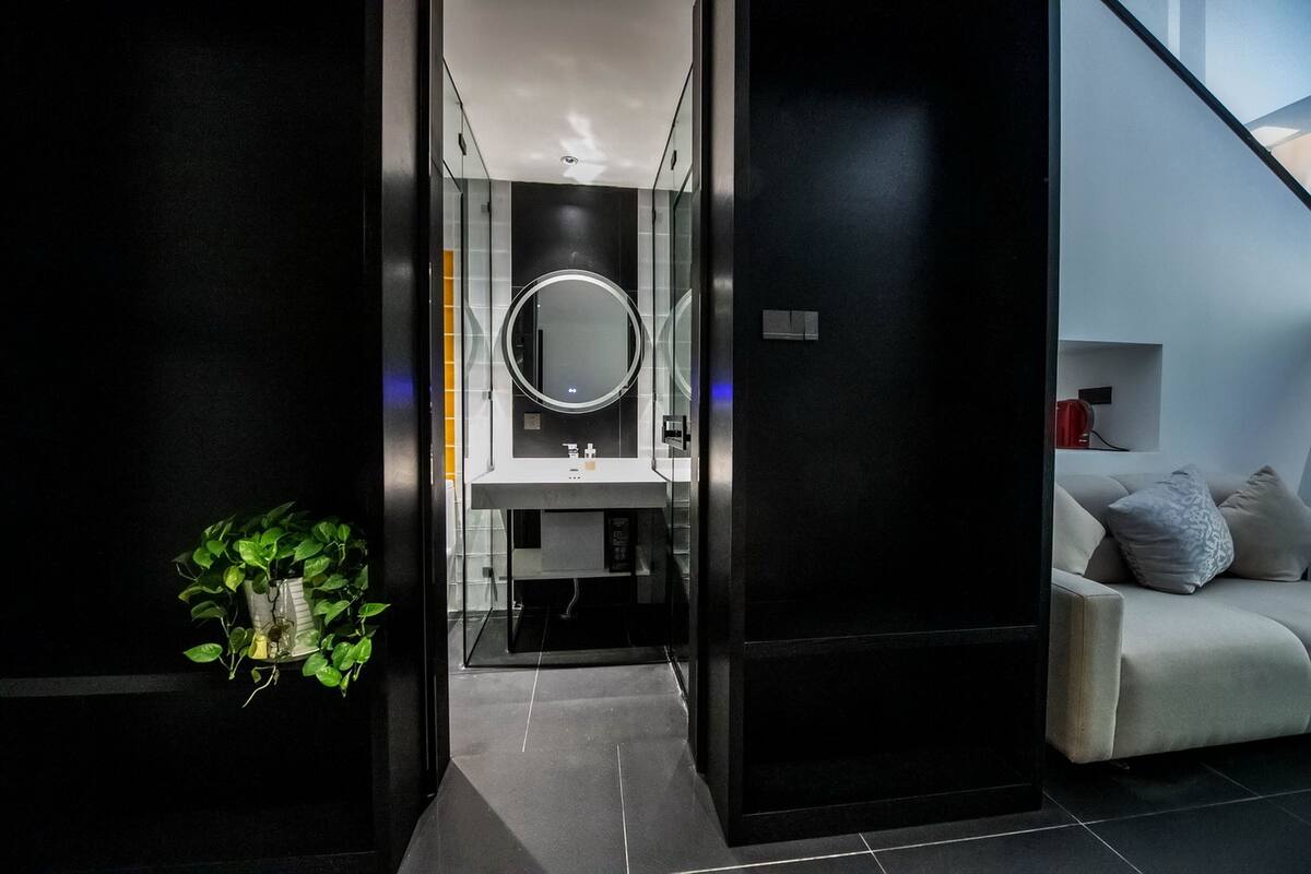 Grand Loft | Bathroom | Shower, free toiletries, hair dryer, bathrobes