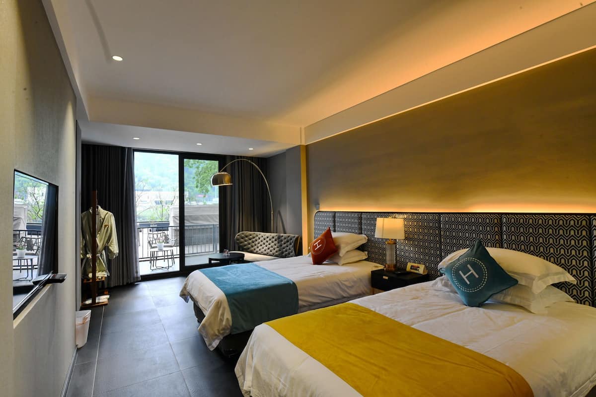 Exclusive Twin Room, Courtyard View | 1 bedroom, desk, blackout drapes, WiFi (free)