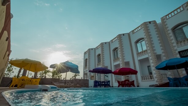 حمّام سباحة خارجي
