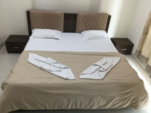 Deluxe Room | Iron/ironing board, rollaway beds, free WiFi, bed sheets - Arista Service Apartments Ghansoli (Navi Mumbai)