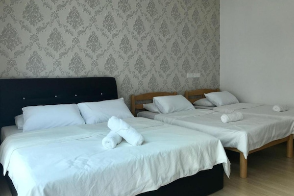 Quarto família | Escrivaninha, ferros/tábuas de passar roupa, Wi-Fi de cortesia