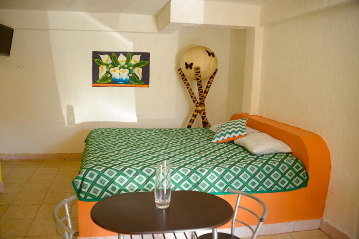 Habitación doble estándar, 1 cama King size, para no fumadores | Wifi gratis y ropa de cama