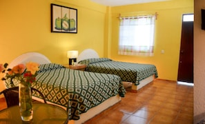Chambre Quadruple, 2 lits doubles, non-fumeurs | Wi-Fi gratuit, draps fournis
