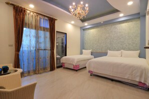 Standard Triple Room | Desk, blackout drapes, free WiFi, bed sheets - Romantic B&B (Hualien City)