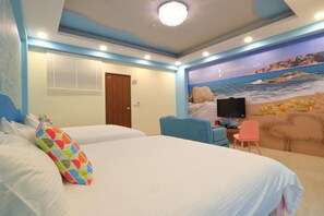 Deluxe-Vierbettzimmer | Schreibtisch, Verdunkelungsvorhänge, kostenloses WLAN, Bettwäsche