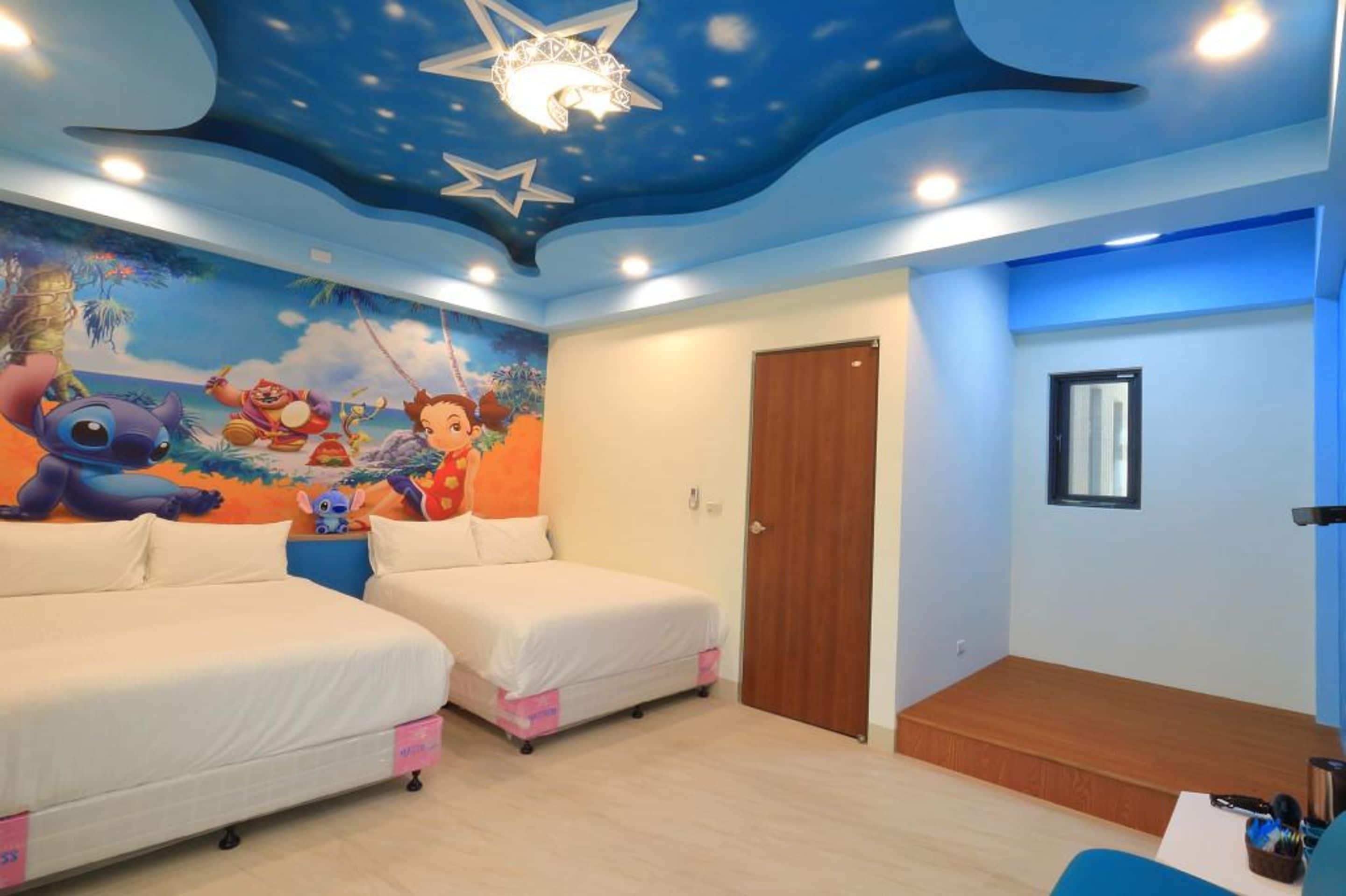 Quarto quádruplo família | Escrivaninha, cortinas blackout, Wi-Fi de cortesia, roupa de cama