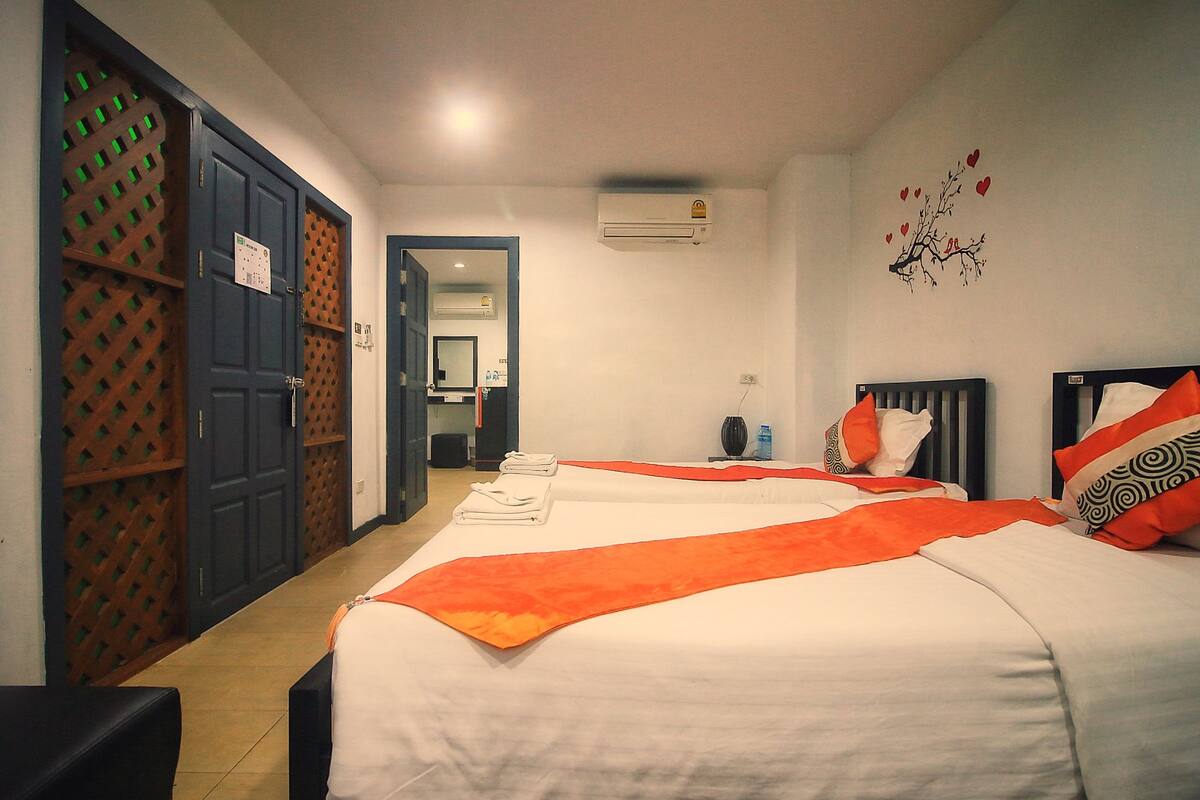 Comfort Room, Multiple Beds, Non Smoking