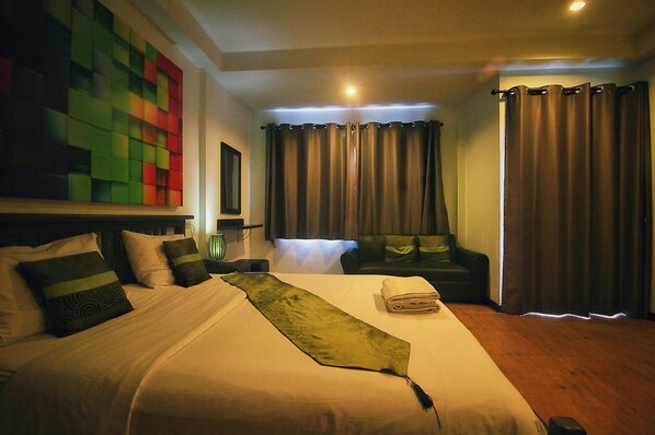 Premium bedding, in-room safe, individually decorated - Colora Hotel (Patong)