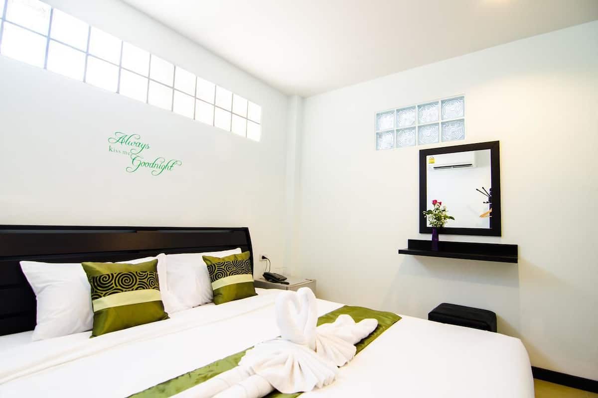 Standaard kamer, 1 kingsize bed, niet-roken | Luxe beddengoed, een kluis op de kamer, individueel gedecoreerd