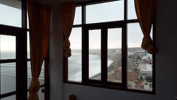Exclusive Penthouse, 1 Katil Kelamin (Double), Smoking, Beach View | Pemandangan dari bilik