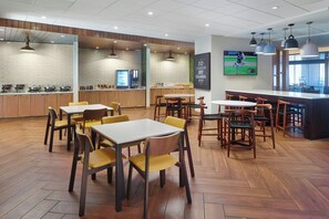 Free daily full breakfast - Fairfield Inn & Suites by Marriott Helen (Helen)