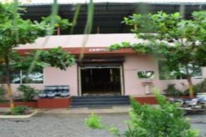 Vista frontal de la propiedad