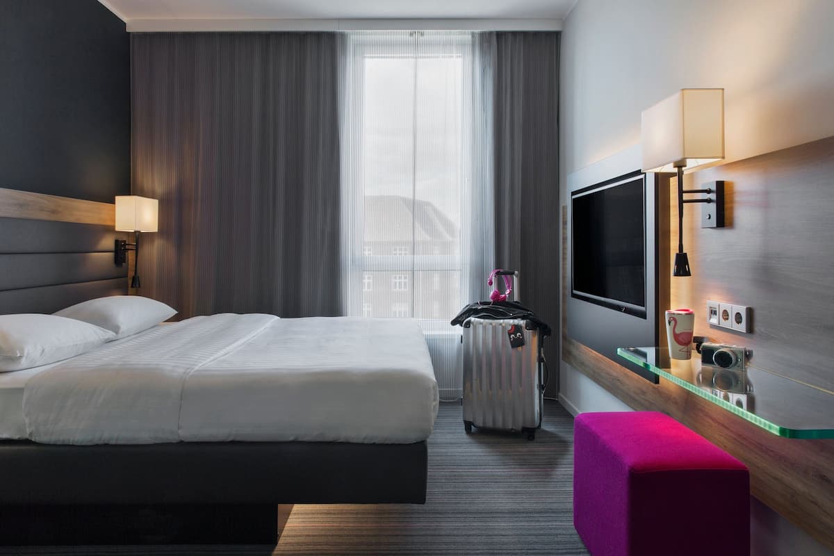 Room, 1 Queen Bed, Non Smoking, City View | 1 bedroom, Frette Italian sheets, premium bedding, desk
