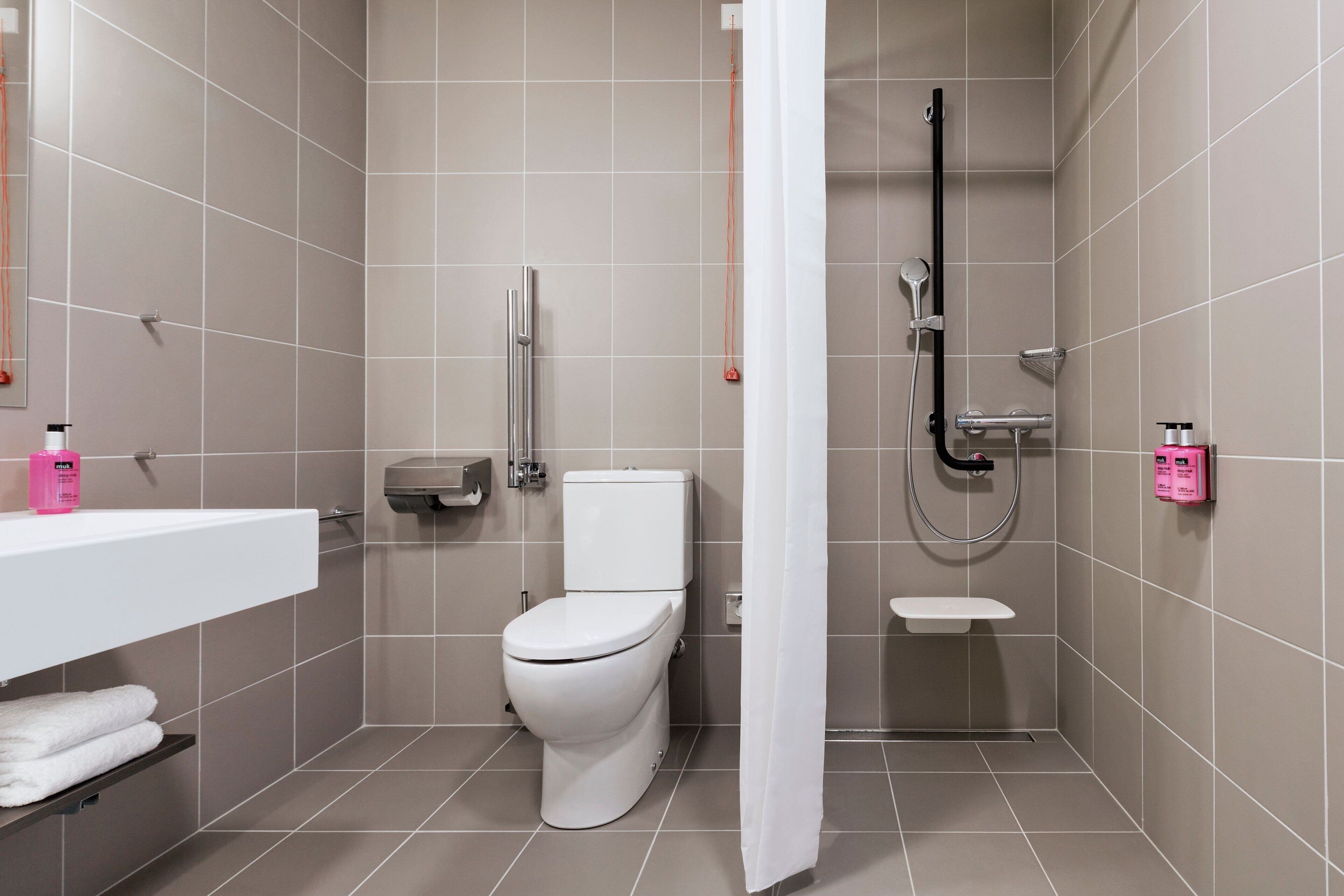 room, 1 queen bed, city view | bathroom | shower, designer toiletries, hair dryer, towels