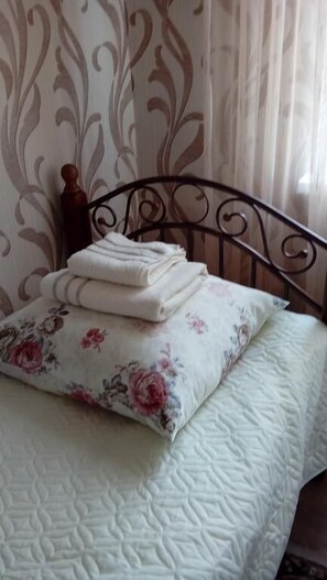 Economy Twin Room | Blackout curtains, iron/ironing board, free WiFi, bed sheets