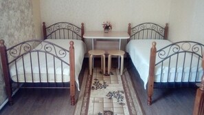 Chambre Standard avec lits jumeaux | Rideaux occultants, fer et planche à repasser, Wi-Fi gratuit