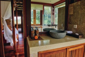 Villa 7 Bedrooms Private Pool, Valley View | Bathroom sink - Villa Atas Awan (Payangan)