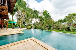 Outdoor pool - Villa Atas Awan (Payangan)