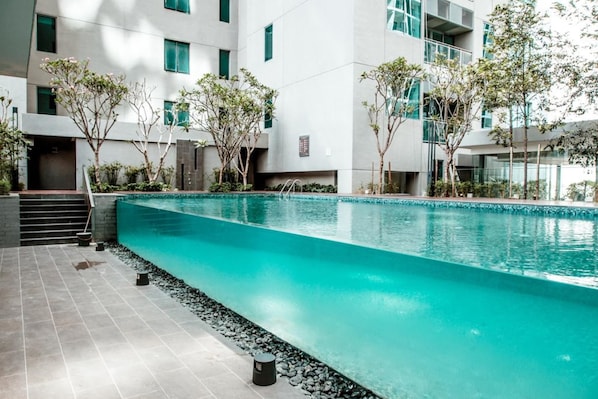 Outdoor pool - Summer Suites Residences By Plush (Kuala Lumpur)