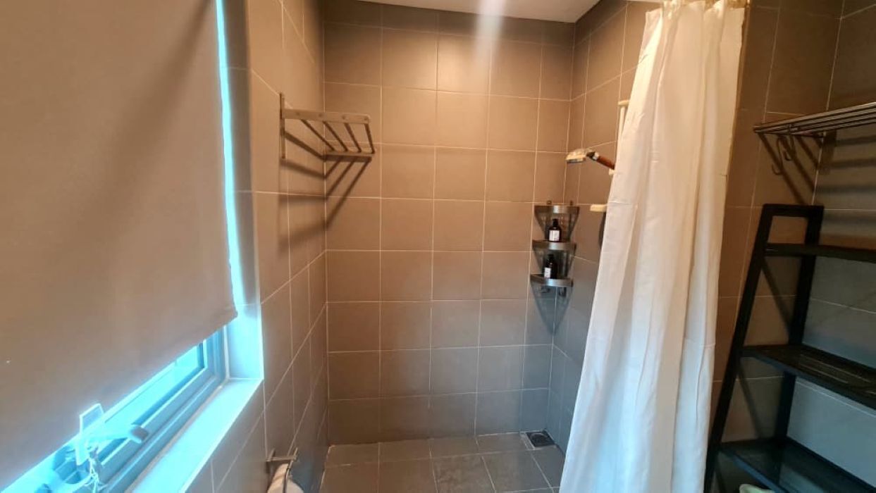 City Apartment, 1 Katil Raja (King), Non Smoking | Bilik Mandi | Pancuran mandi, kelengkapan dandanan diri percuma, pengering rambut 