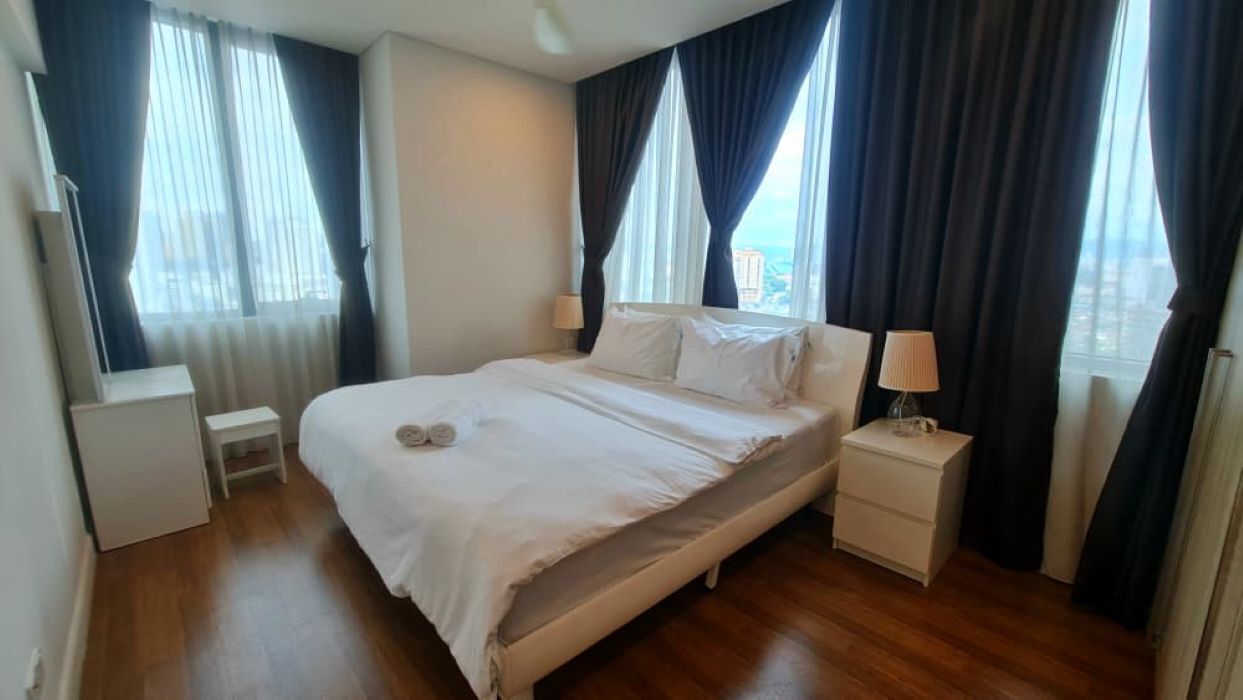 City Apartment, 1 King Bed, Non Smoking | Desk, blackout curtains, iron/ironing board, rollaway beds