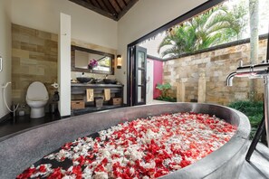 獨立浴缸及淋浴設備、浸缸、免費梳洗用品、風筒