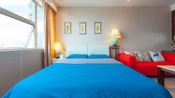 Studio | Desk, iron/ironing board, free WiFi