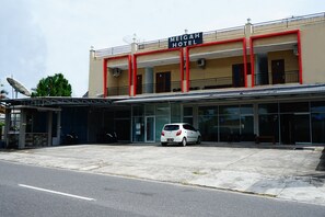 Fachada de la propiedad