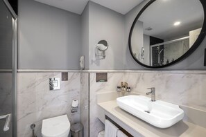 Economy Room | Bathroom | Shower, towels