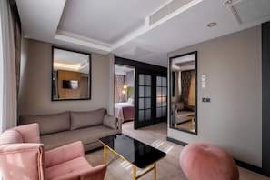 Suite | Minibar, insonorización, wifi gratis y ropa de cama 