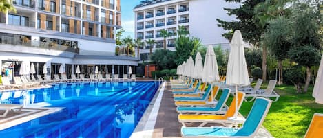 Innendørsbasseng og utendørsbasseng