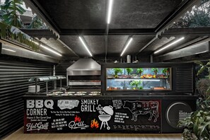 3 间餐厅，供应早餐、午餐和晚餐，意大利菜