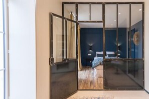 Room (Les Petits Poisots) | Pillowtop beds, individually decorated, individually furnished - Maison Deveney Mars (Puligny-Montrachet)