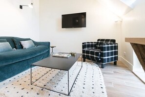 Habitación (Les Petits Bois) | Sala de estar | Una televisión de pantalla plana, una estación de conexión para iPod