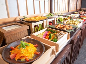 TĂ€gliches FrĂŒhstĂŒcksbuffet (2310 JPY pro Person)