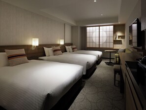 Down duvets, in-room safe, desk, blackout curtains - Mitsui Garden Hotel Kyoto Station (Kyoto)