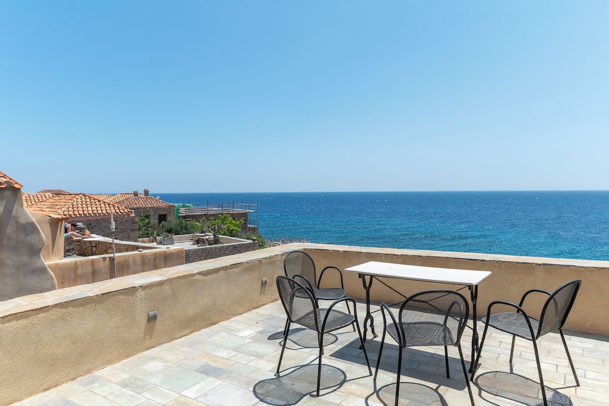 Junior Suite, 2 Bedrooms, Balcony, Sea View | 1 bedroom, bed sheets