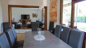 In-room dining - Villa Aurora (Hattingen)