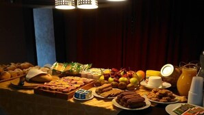 A buffet with various food items including pastries, fruits, and beverages. - Hotel Miramonti (Gangi)