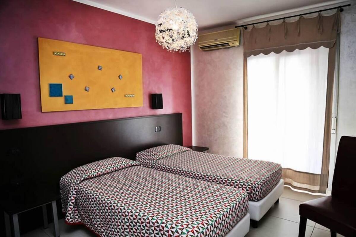 Escrivaninha, Wi-Fi de cortesia, roupa de cama