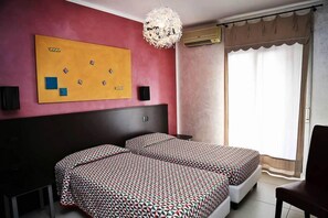 Bureau, Wi-Fi gratuit, draps fournis